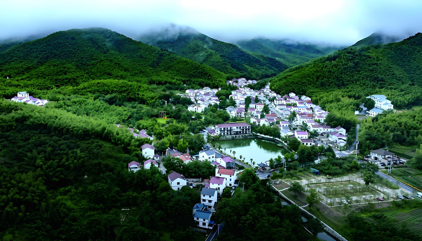 深溪岕800年古村 · 两山夹一溪的桃源之境